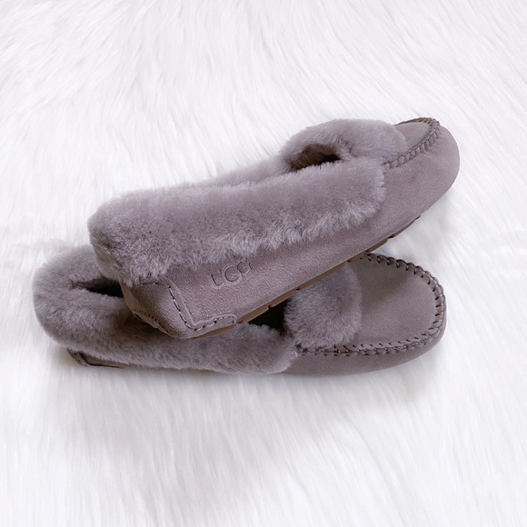 UGG Women’s Dakota Spill Seam Moccasin Slippers In Stormy Grey - Picture 7 of 8